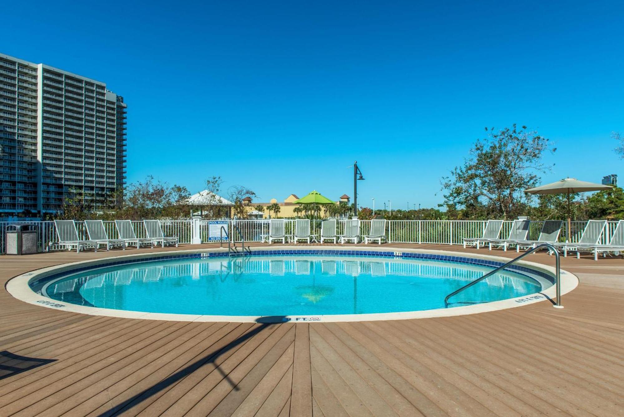 Laketown Wharf 2017 Apartment *